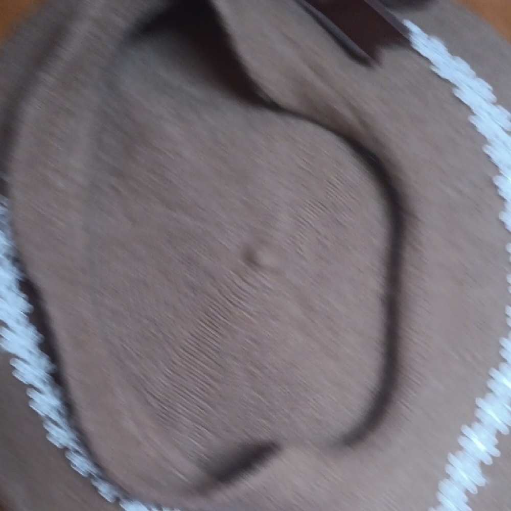 Hat and gloves bundle - Picture 14 of 14
